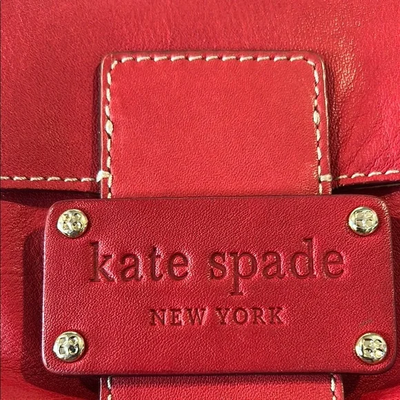 Kate Spade Red Leather Shoulder Bag with Textured Finish and Gold Accents - Picture 3 of 13